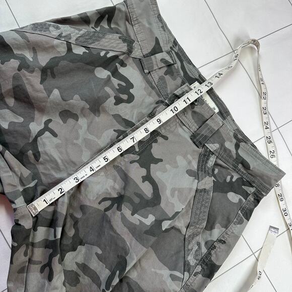Abercrombie & Fitch Pants Womens 30 Short Green Gray Camo Relaxed Cargo Utility - Picture 10 of 13